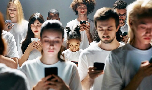 Psicologia sociale: il rapporto tra tecnologia e adolescenti